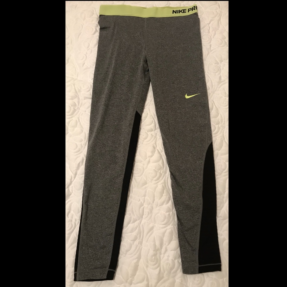 Women’s Nike pro thermal leggings
